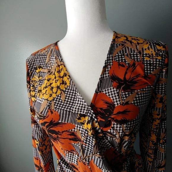 Black Label by Evan Picone Wrap Top - Picture 2 of 4